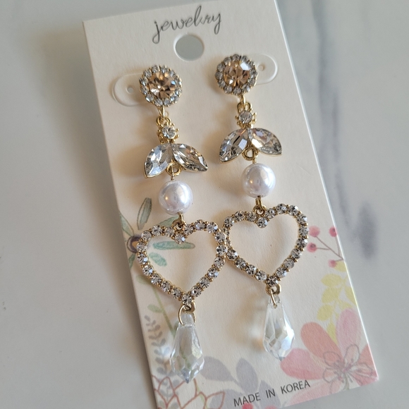 ⚡️BOGO 50% Off⚡️ Gorgeous heart drop earrings - Picture 2 of 3